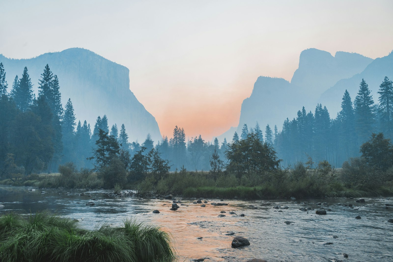 Paysage apaisant baigné d'une lumière douce